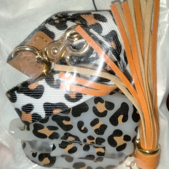 Airpods 3rd Generation Case with Keychain Wristlet, Soft Silicone Skin Case Cut - Picture 3 of 3